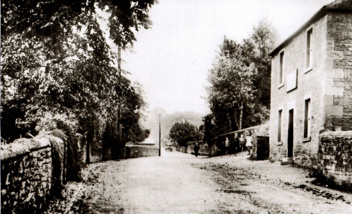 Early photo of the Stone Inn when it was known as the White Lion